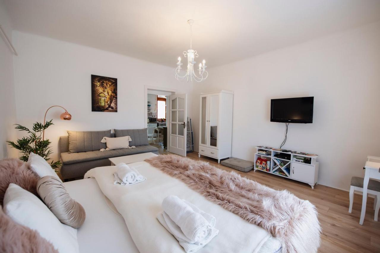Heart Of Pecs Apartman Free Parking Eksteriør bilde